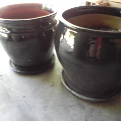 LOT 175 BLACK POTTING POTS