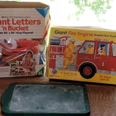 Lot 431: Kids Toy/Puzzles Lot