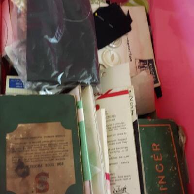 Lot 34 - Vintage Sewing Kit