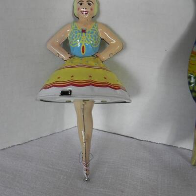 LOT 180 TIN TOYS