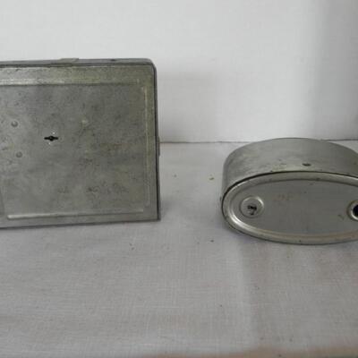 LOT 181 VINTAGE BANKS