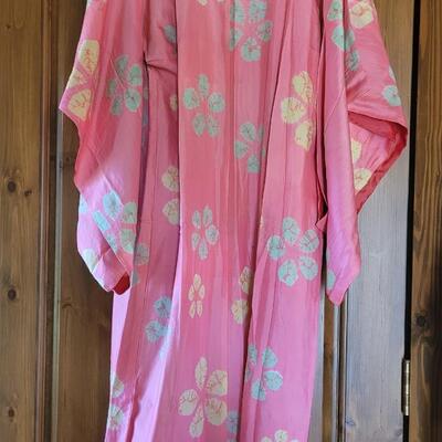 Lot 448: 1940's Silk Kimono 