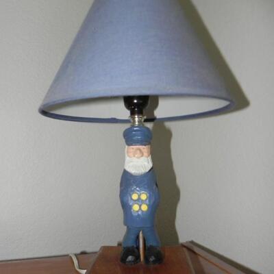 LOT 187 BOOK SHELF AND WOODEN SAILER LAMP