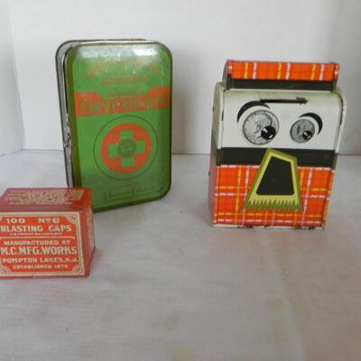 LOT 189 VINTAGE ITEMS