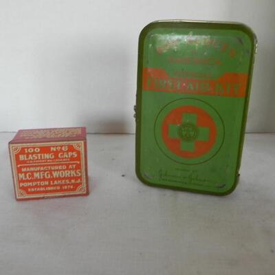 LOT 189 VINTAGE ITEMS