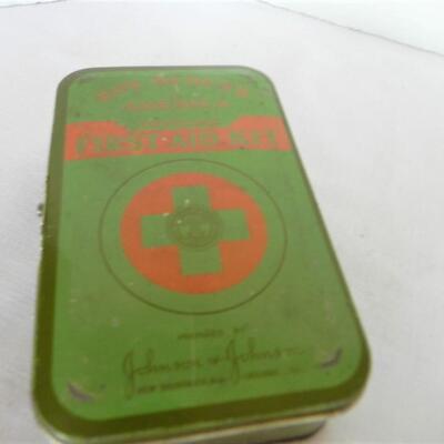 LOT 189 VINTAGE ITEMS