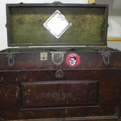 LOT 191  VINTAGE CRAFTSMAN WOODEN STORAGE BOX
