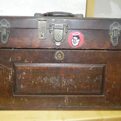 LOT 191  VINTAGE CRAFTSMAN WOODEN STORAGE BOX