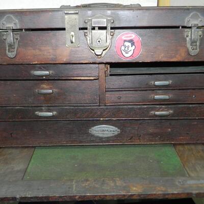 LOT 191  VINTAGE CRAFTSMAN WOODEN STORAGE BOX