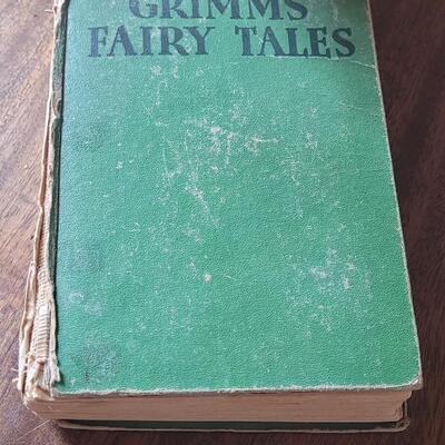 Lot 460: Poetry & Short Stories Book Lot- Grimms' & Frost