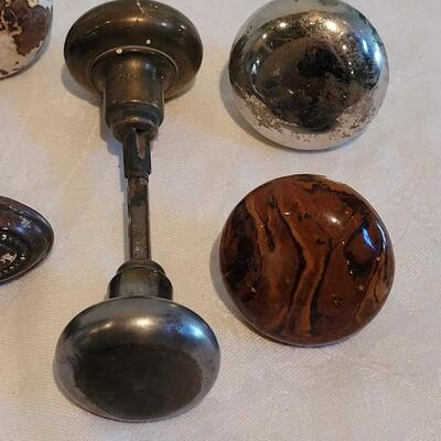 Lot 466: Antique Mixed Doorknob lot