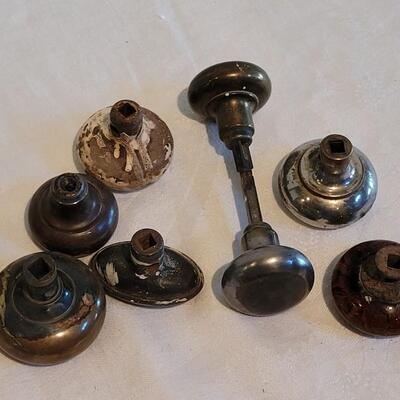 Lot 466: Antique Mixed Doorknob lot