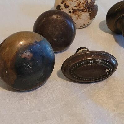 Lot 466: Antique Mixed Doorknob lot