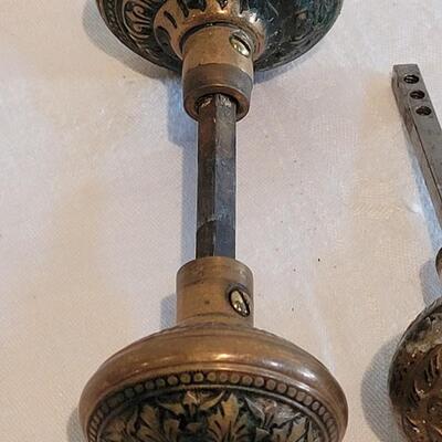 Lot 467: Antique Ornate Hardware & Doorknobs