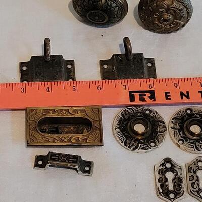 Lot 467: Antique Ornate Hardware & Doorknobs