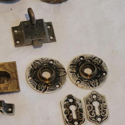 Lot 467: Antique Ornate Hardware & Doorknobs
