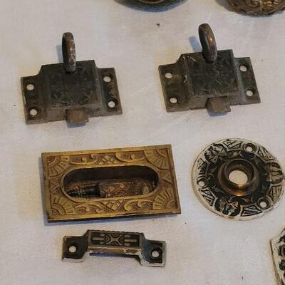 Lot 467: Antique Ornate Hardware & Doorknobs