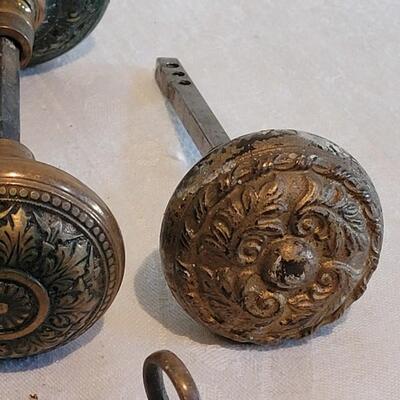 Lot 467: Antique Ornate Hardware & Doorknobs