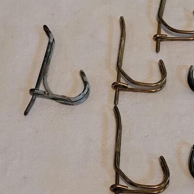 Lot 468: Vintage Metal Hooks