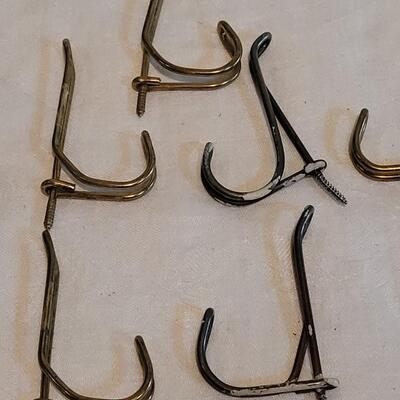 Lot 468: Vintage Metal Hooks