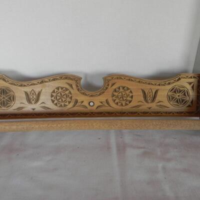 LOT 193 CARVED WOOD ITEMS
