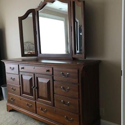 Broyhill Village Tapestry Dresser With Mirror