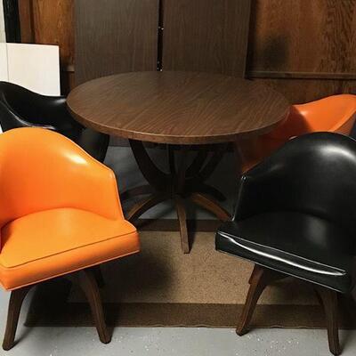 Chet Beardsley For Living Designs Mid Century Modern Dining Table And Four Vinyl Swivel Chairs