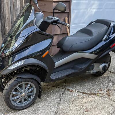 Like New (1256 miles!) '09 Piaggio MP3 250ie Motorcycle