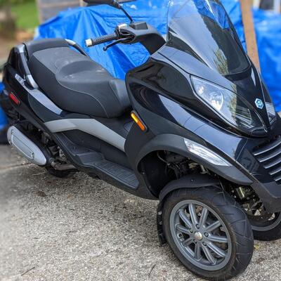 Like New (1256 miles!) '09 Piaggio MP3 250ie Motorcycle