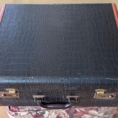 Exc Cond Lira Ivory/Cream Piano Accordion, Alligator Case!