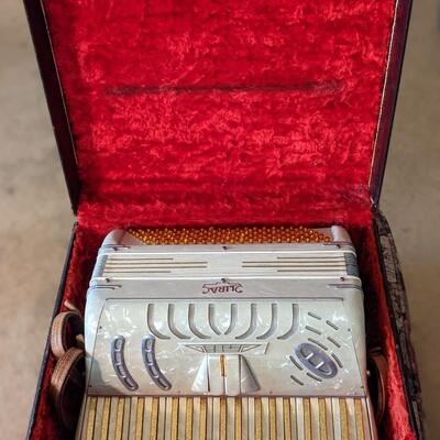 Exc Cond Lira Ivory/Cream Piano Accordion, Alligator Case!