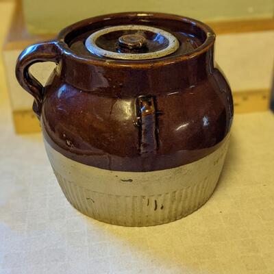 No Chips or Cracks Red Wing Bean Pot