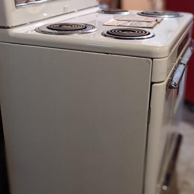 Exc Cond Retro Monarch Electric Range. Made in Beaver Dam!