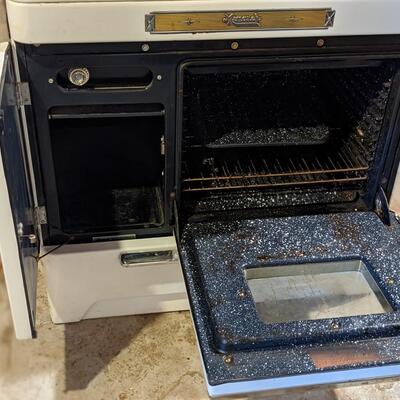 Exc Cond Retro Monarch Electric Range. Made in Beaver Dam!