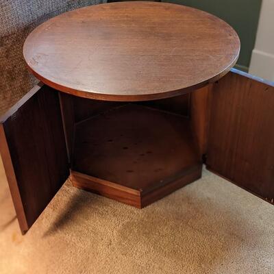 Nice MCM Round End Table