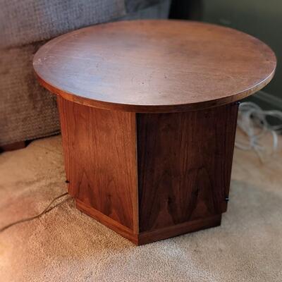 Nice MCM Round End Table
