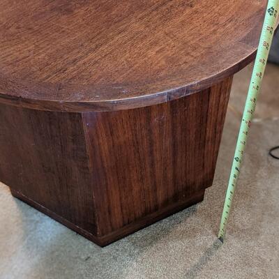 Nice MCM Round End Table