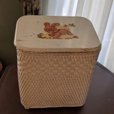 Vintage Hamper Super Cute!