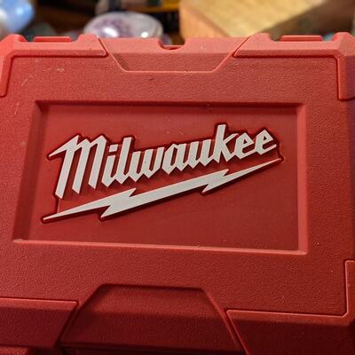 Milwaukee 12V Drill with 2 batteries