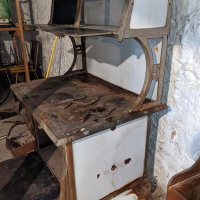 Gorgeous Sanico (Milwaukee) Wood Cook Stove. Lots of lIfe in it!