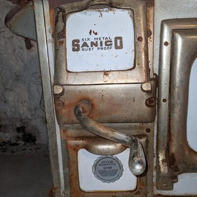 Gorgeous Sanico (Milwaukee) Wood Cook Stove. Lots of lIfe in it!