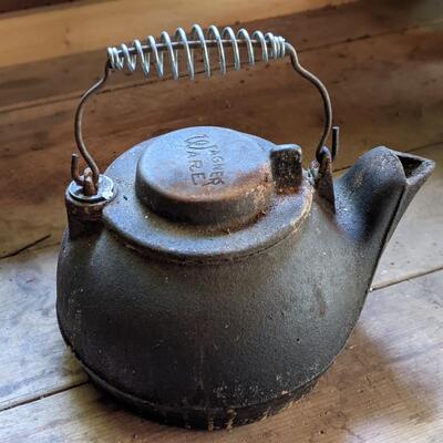 Vintage Wagner Ware Iron Kettle. This thing is a Weapon!