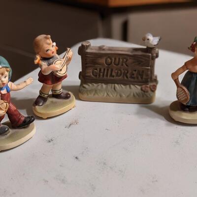 Cute Napcoware Children figurines