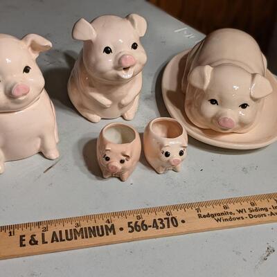 Cuuute Set of Pig Condiment Dishes