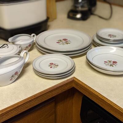 Yamaka Abbreviated China Set