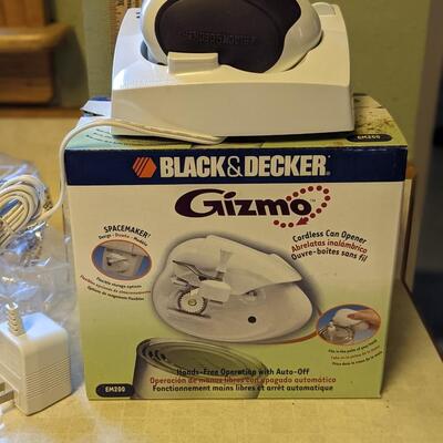 NIB Black and Decker Gizmo Can Opener