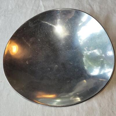 Lot 4: (2) Large Aluminum Bowls
