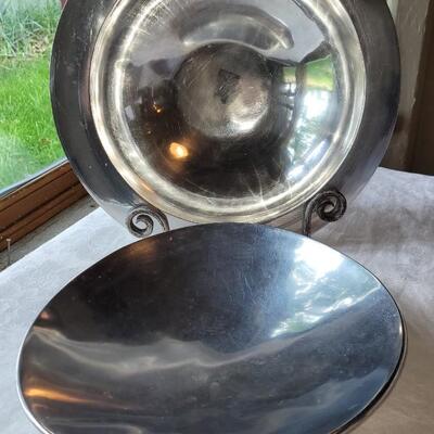 Lot 4: (2) Large Aluminum Bowls
