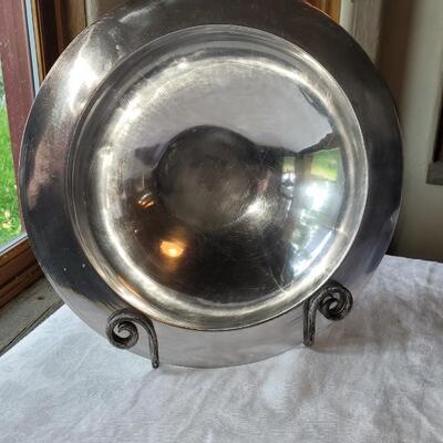 Lot 4: (2) Large Aluminum Bowls
