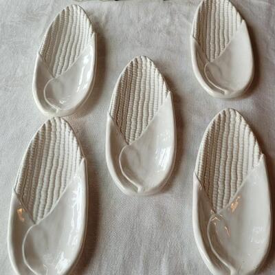 Lot 6: Miracle Maize Glass Cornbread Dish & Elpa Alcobaca White Corn Dishes made in Portugal 
